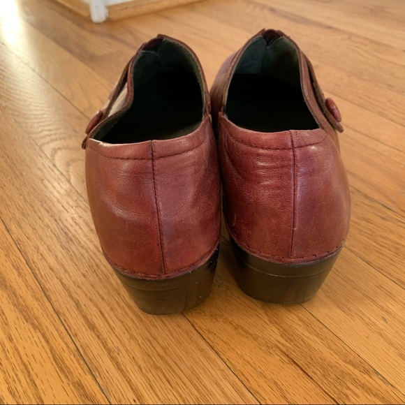 Dansko clogs leather upper button and strap detail burgundy size 40 - Picture 8 of 10